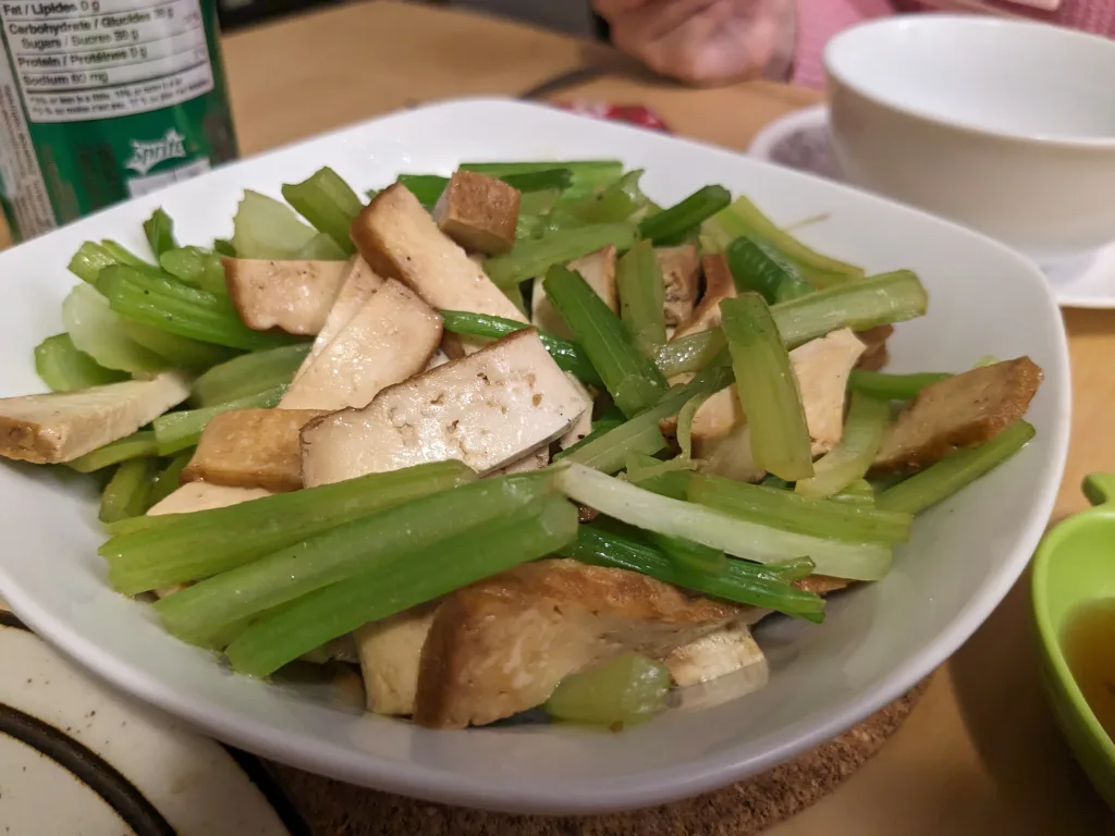 香干芹菜Stir-fried celery with dried Tofu